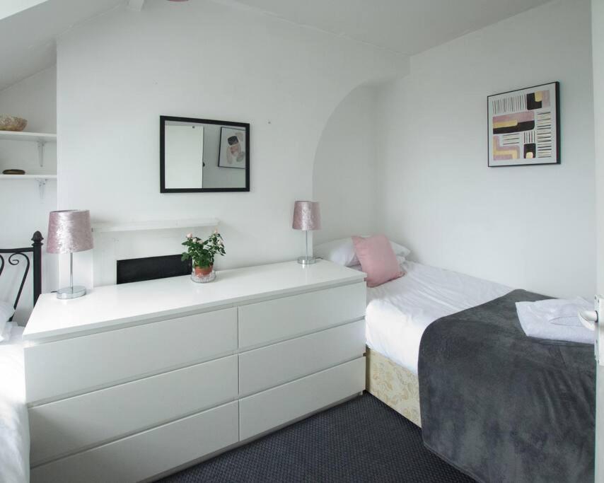 City Centre 4 Bedroom House Winchester Exteriör bild